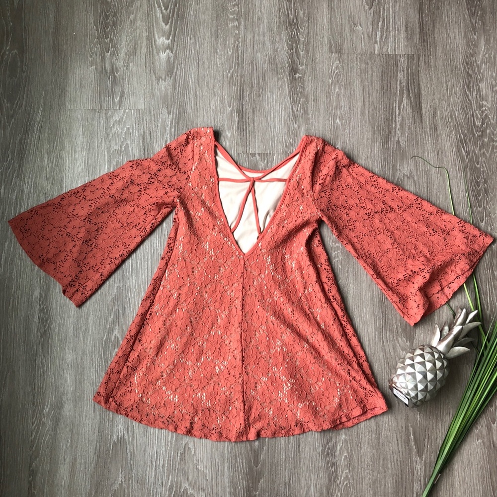 📦 Moving Sale! Audrey 3+1 Bell Sleeve Lace Tunic - Picture 2 of 5